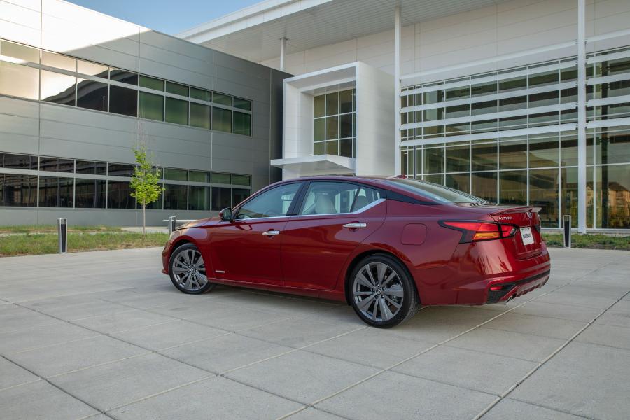  Nissan Altima Platinum Edition ONE 2018 года  (фото 16 из 25)